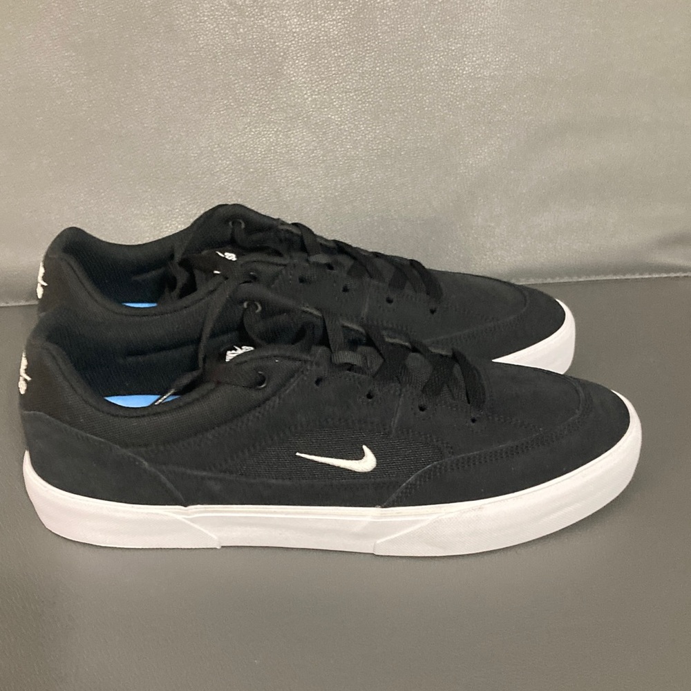Nike SB Malor Black and White Sneakers - Picture 2 of 7